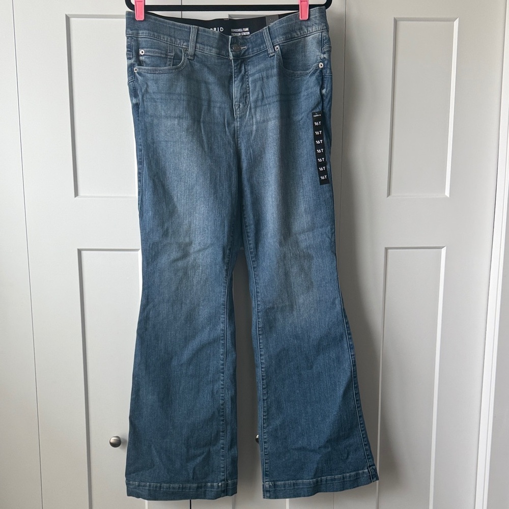 NWT 16T Torrid Stretch Flares